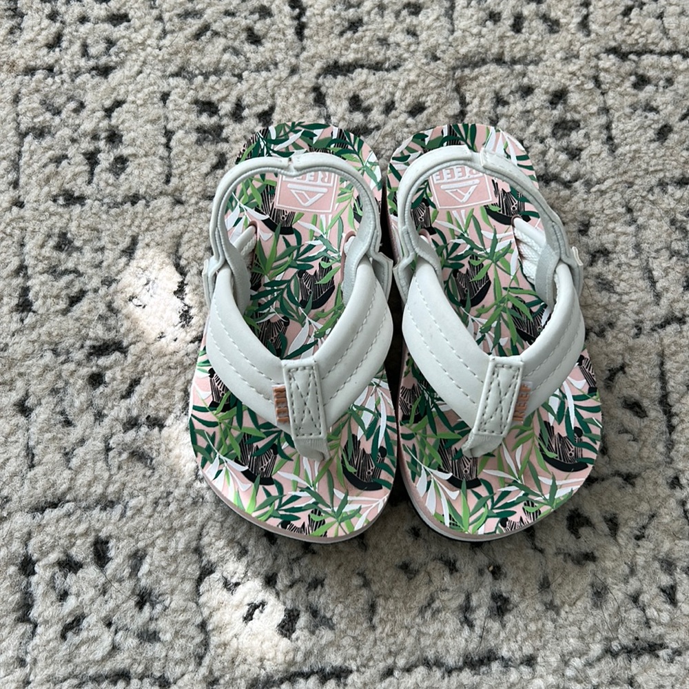 NWOT Toddler Reef Flip Flops, size 6